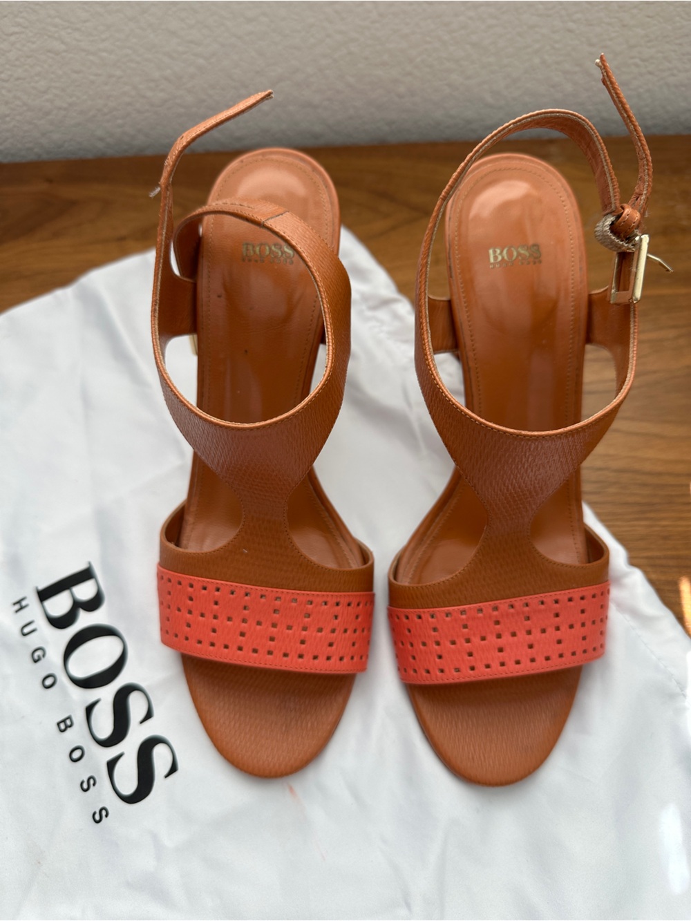 Hugo Boss Made in Italy Leather Sandals Size 39 Cognac Coral Block Heel